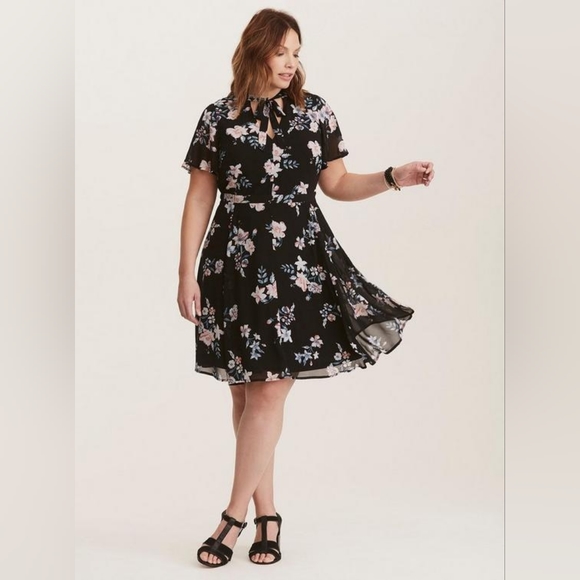 torrid Dresses & Skirts - Torrid Multi Color Floral Print Chiffon Skater Dress Women's Size 12
